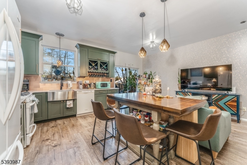 44 Alexandra Way Clinton, NJ 08809 - Photo 4 of 29