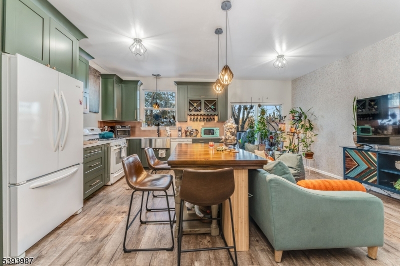 44 Alexandra Way Clinton, NJ 08809 - Photo 5 of 29