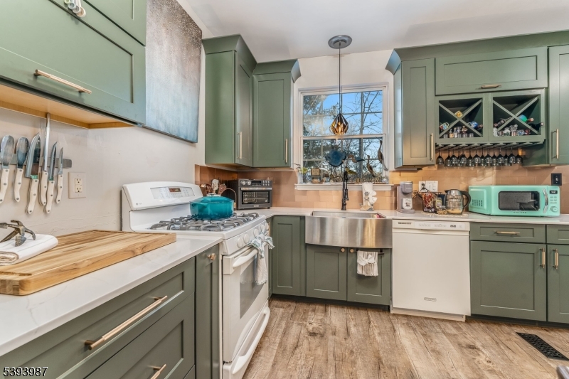 44 Alexandra Way Clinton, NJ 08809 - Photo 6 of 29