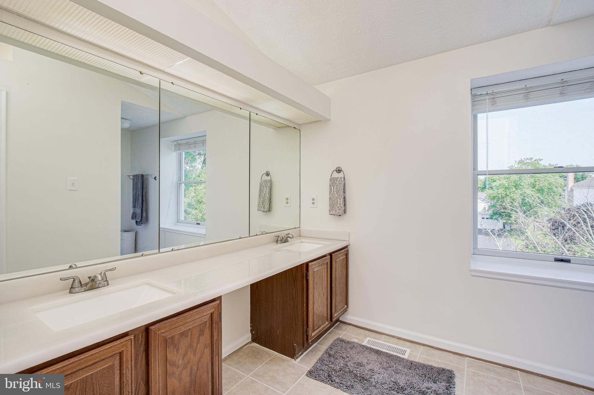 17107 Spates Hill Road Poolesville, MD 20837 - Photo 23 of 50 Master bathroom