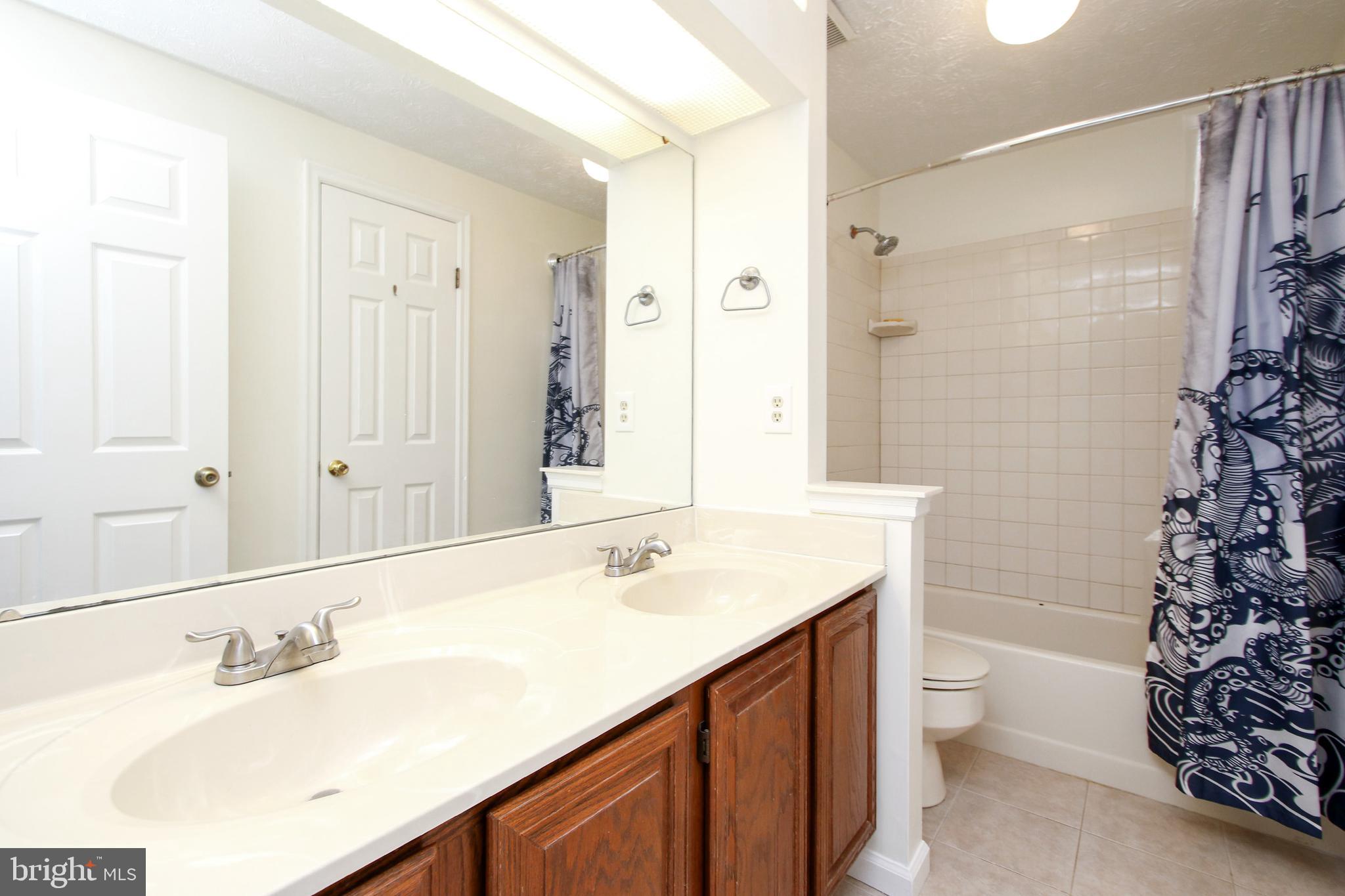 17107 Spates Hill Road Poolesville, MD 20837 - Photo 33 of 50 2nd Full Bathroom