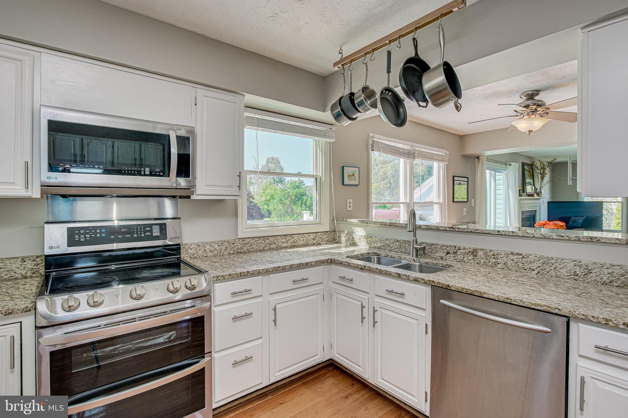 17107 Spates Hill Road Poolesville, MD 20837 - Photo 7 of 50 Kitchen - hardwood floors