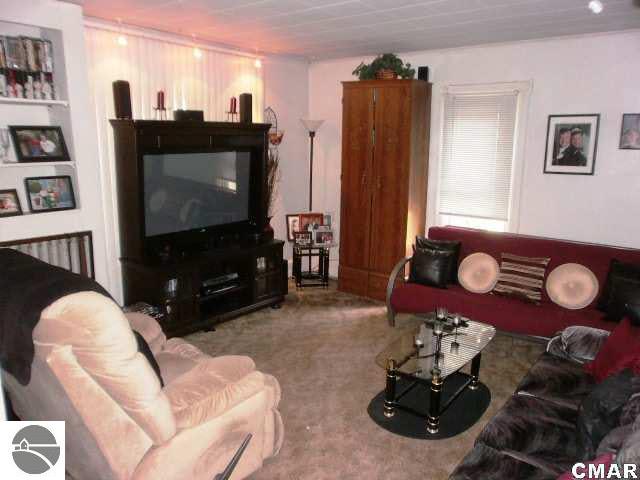 6595 West Lincoln Road Elwell, MI 48832 - Photo 3 of 24 1770000-2.JPG