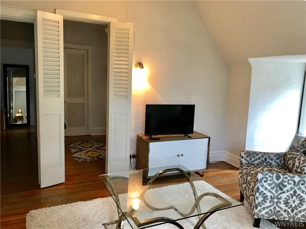 83 St James Place, Unit 3 Buffalo, NY 14222 - Photo 3 of 11