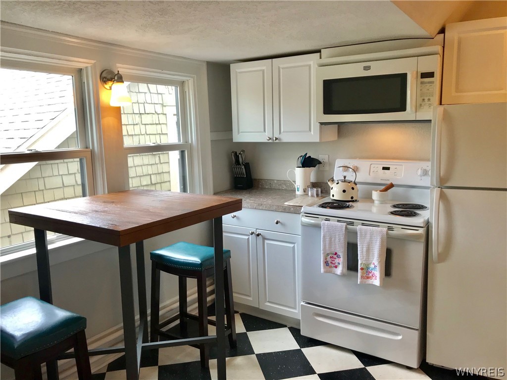 83 St James Place, Unit 3 Buffalo, NY 14222 - Photo 7 of 11