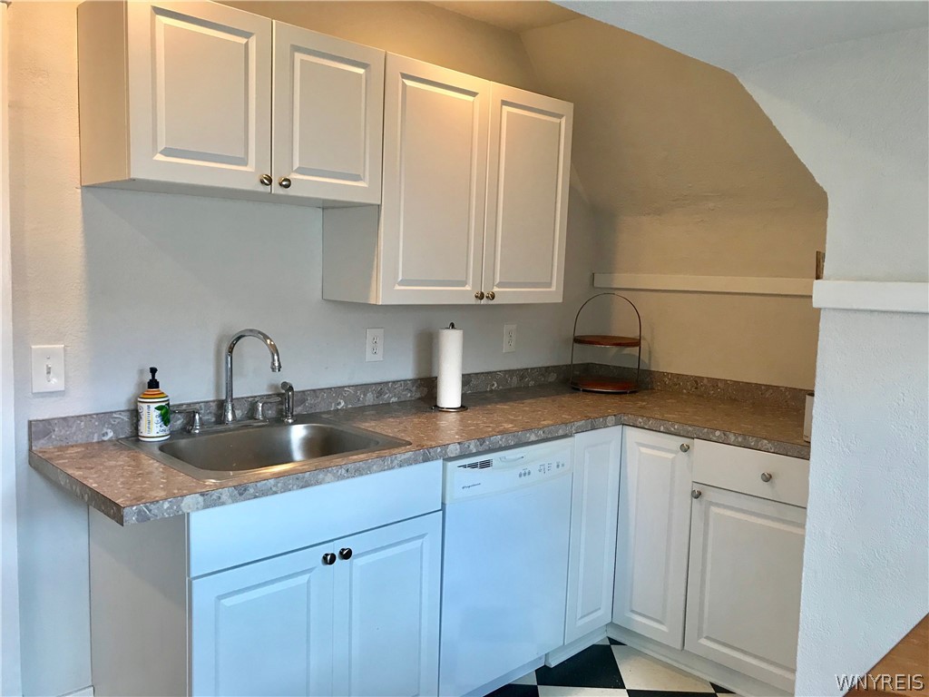 83 St James Place, Unit 3 Buffalo, NY 14222 - Photo 9 of 11