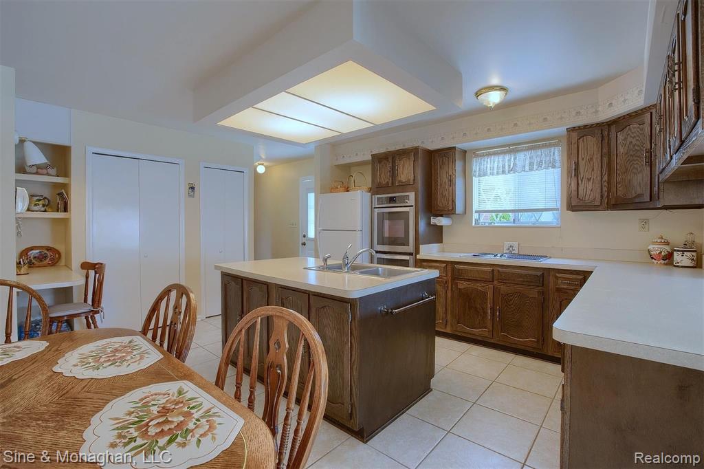 35 Vernier Road Grosse Pointe Shores, MI 48236 - Photo 7 of 38