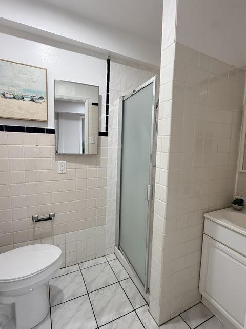 135 Bepler Street Daly City, CA 94014 - Photo 21 of 34 a bathroom with a toilet and a shower