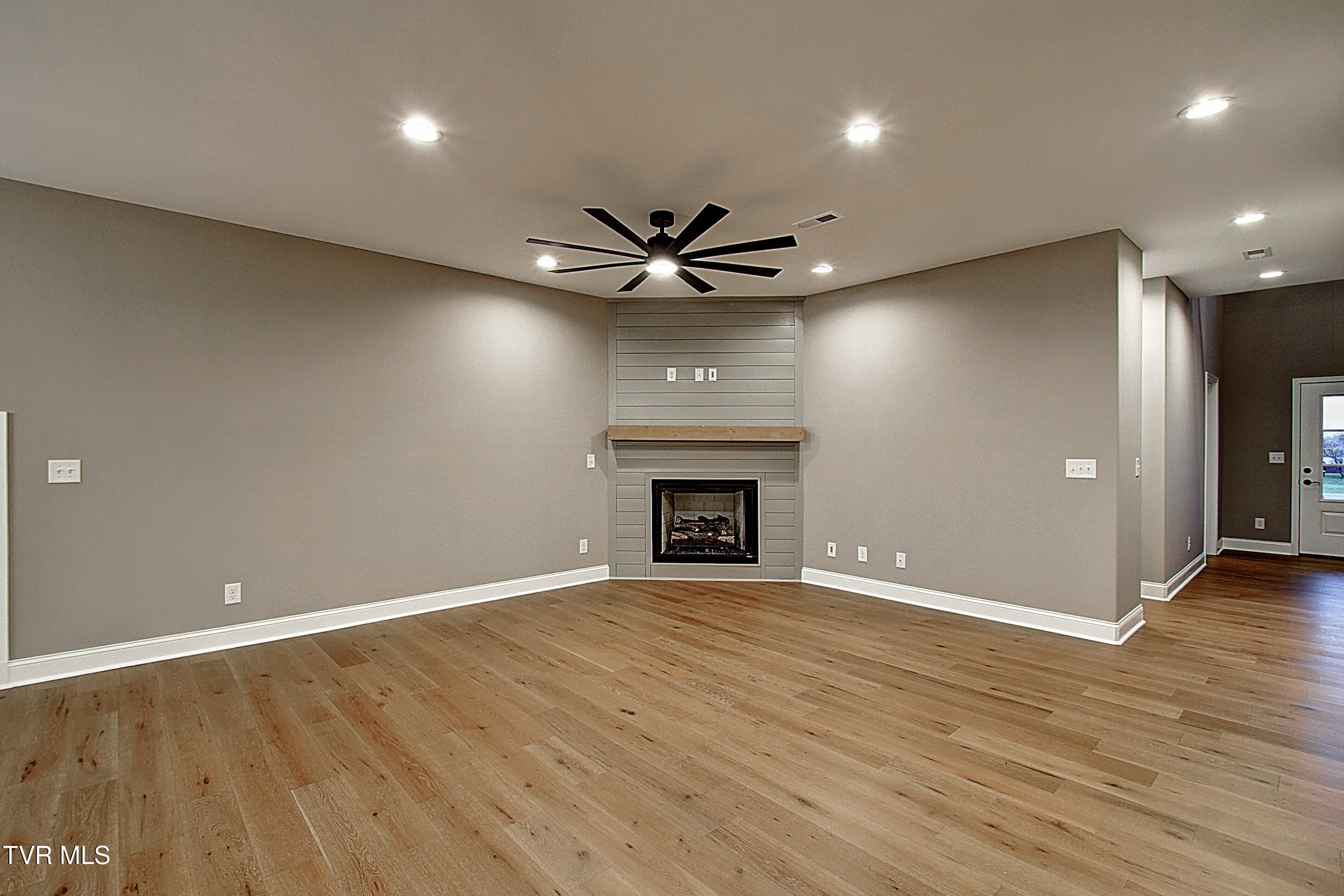 1018 Hawley Road Blountville, TN 37617 - Photo 12 of 46 19