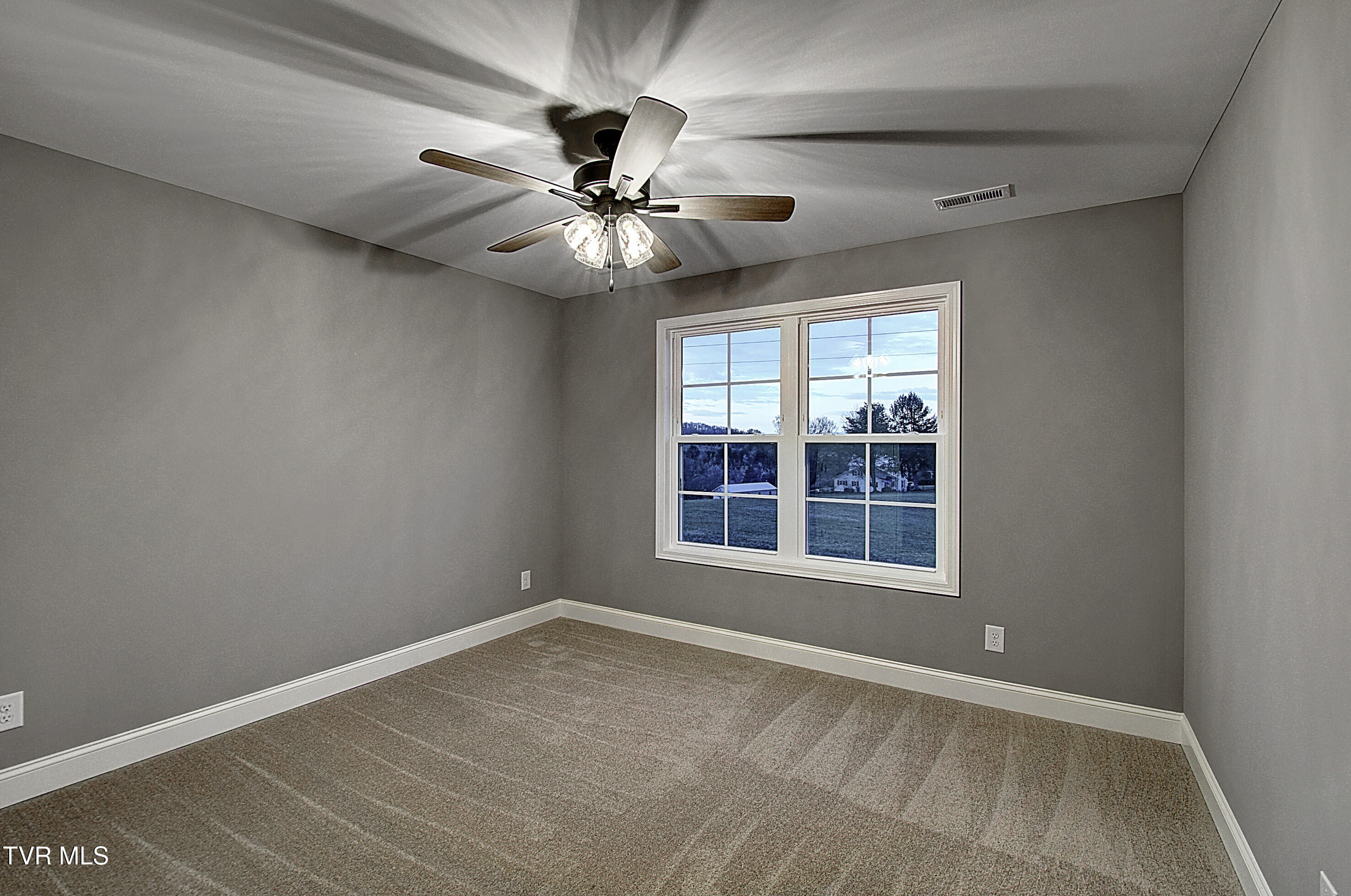 1018 Hawley Road Blountville, TN 37617 - Photo 39 of 46 48