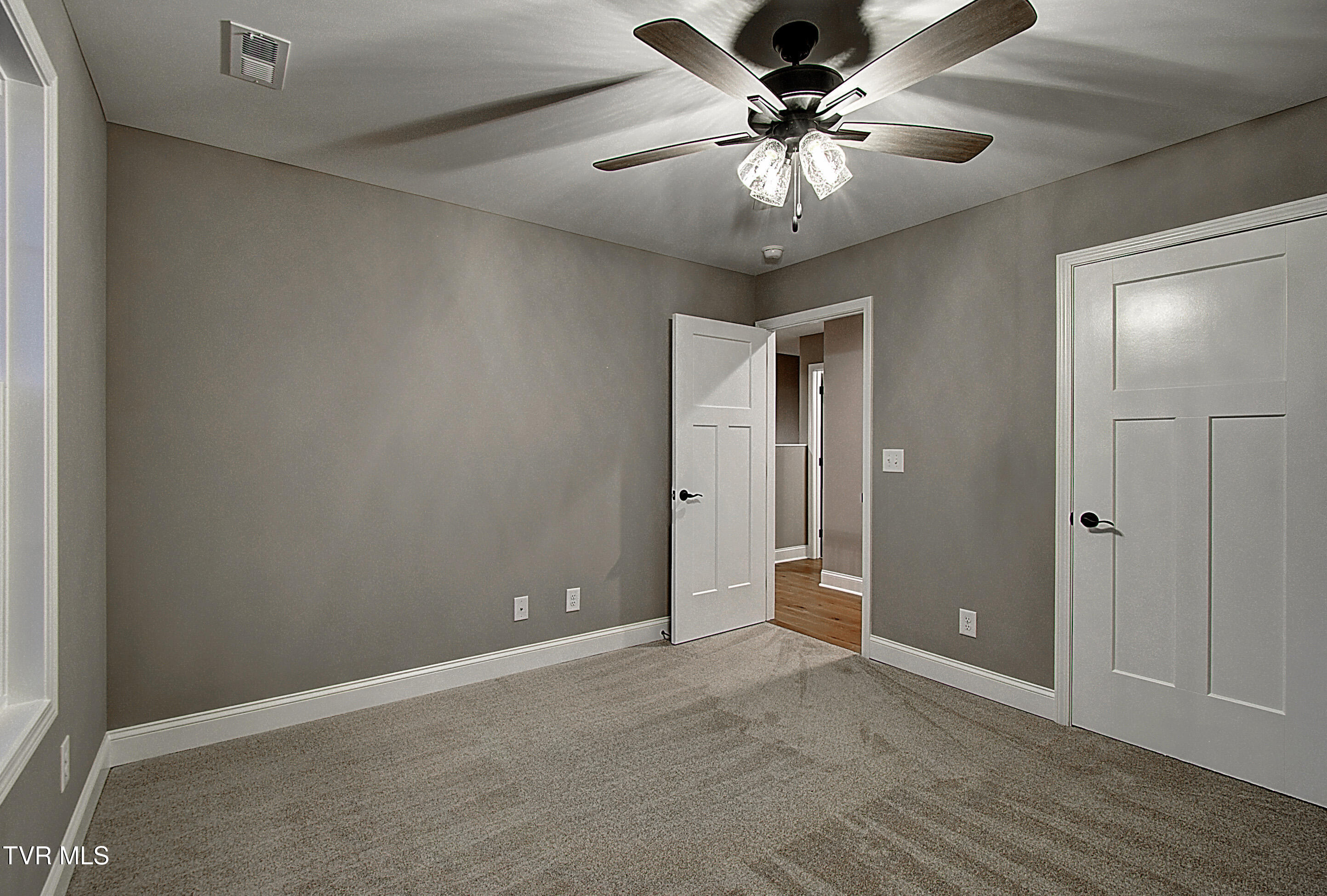 1018 Hawley Road Blountville, TN 37617 - Photo 40 of 46 49