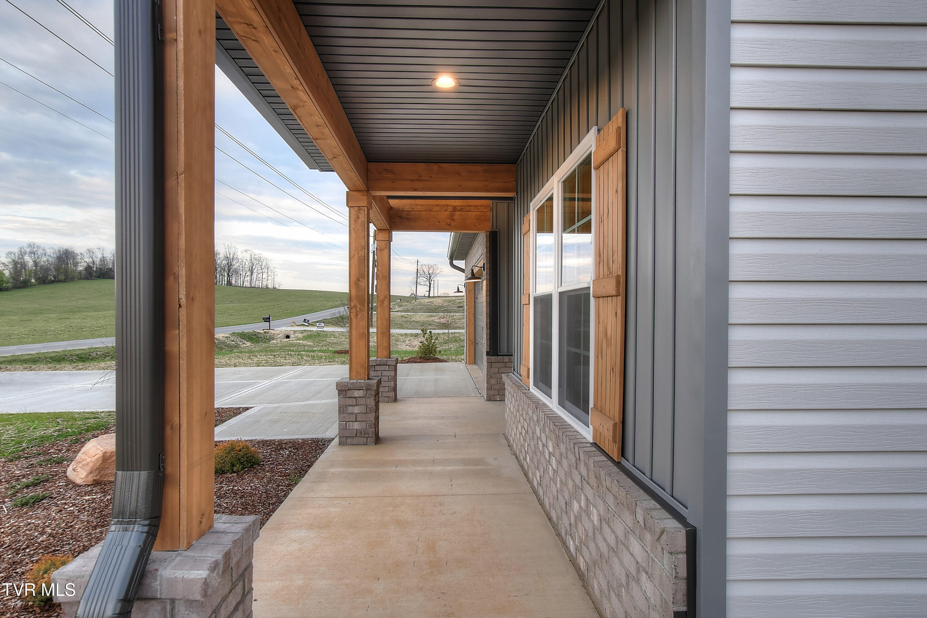 1018 Hawley Road Blountville, TN 37617 - Photo 6 of 46 6