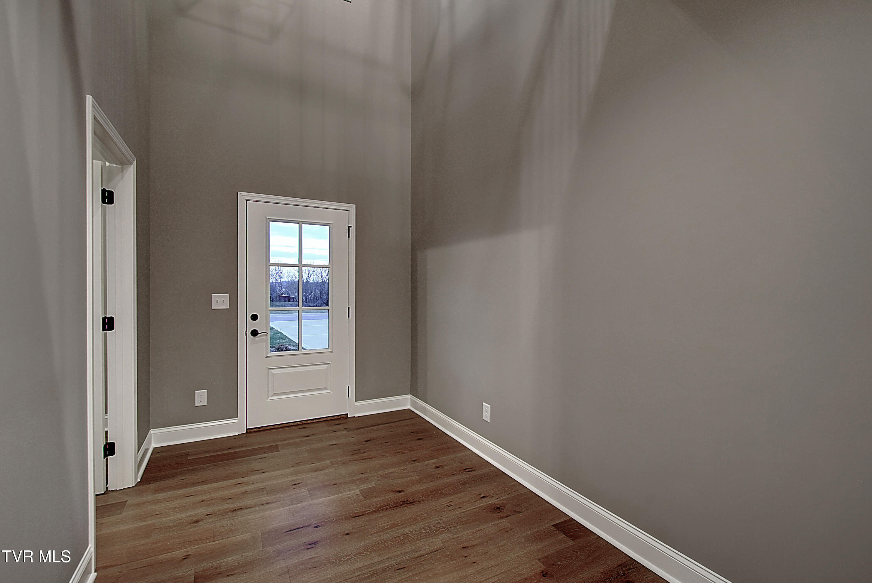 1018 Hawley Road Blountville, TN 37617 - Photo 8 of 46 16