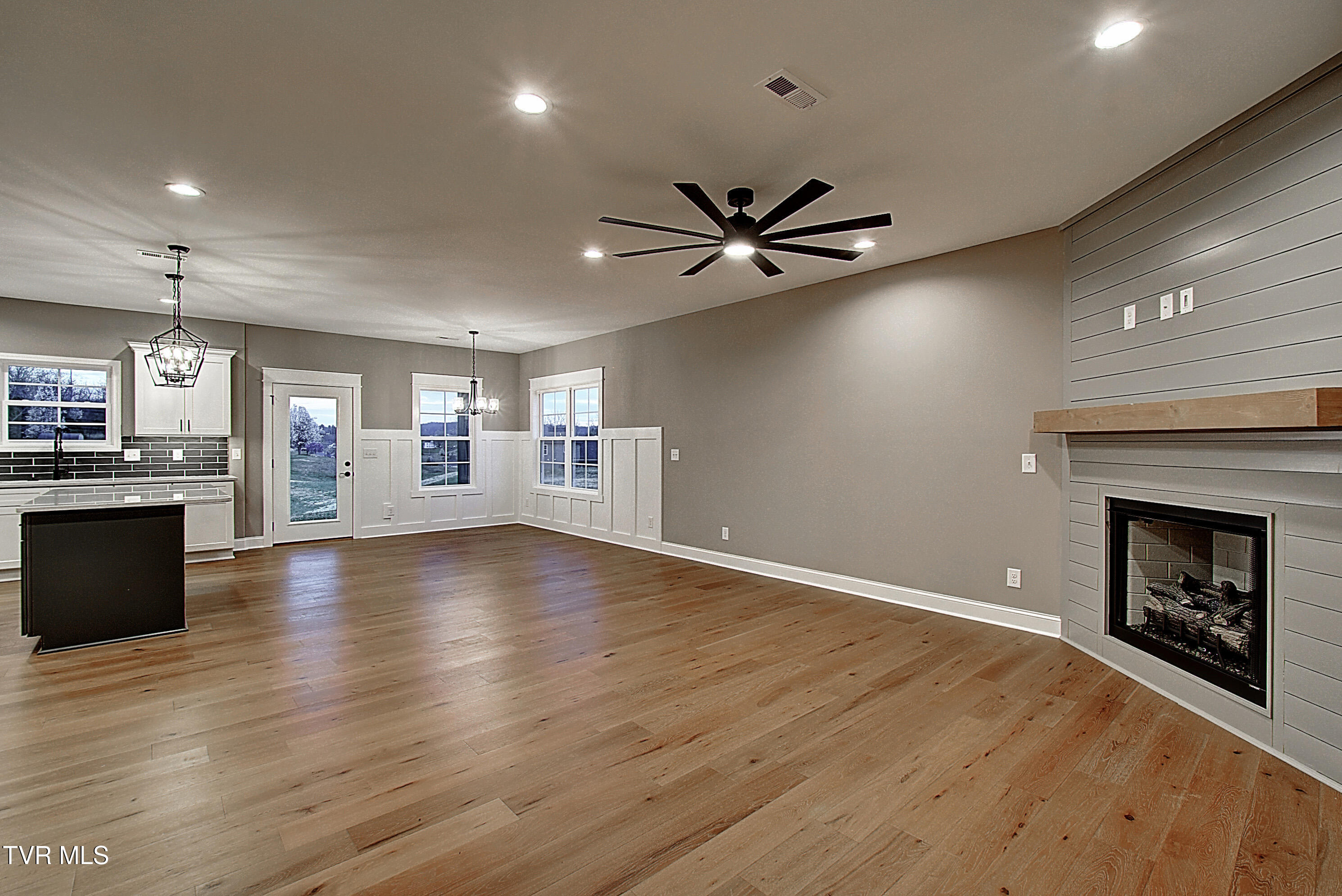 1018 Hawley Road Blountville, TN 37617 - Photo 9 of 46 17