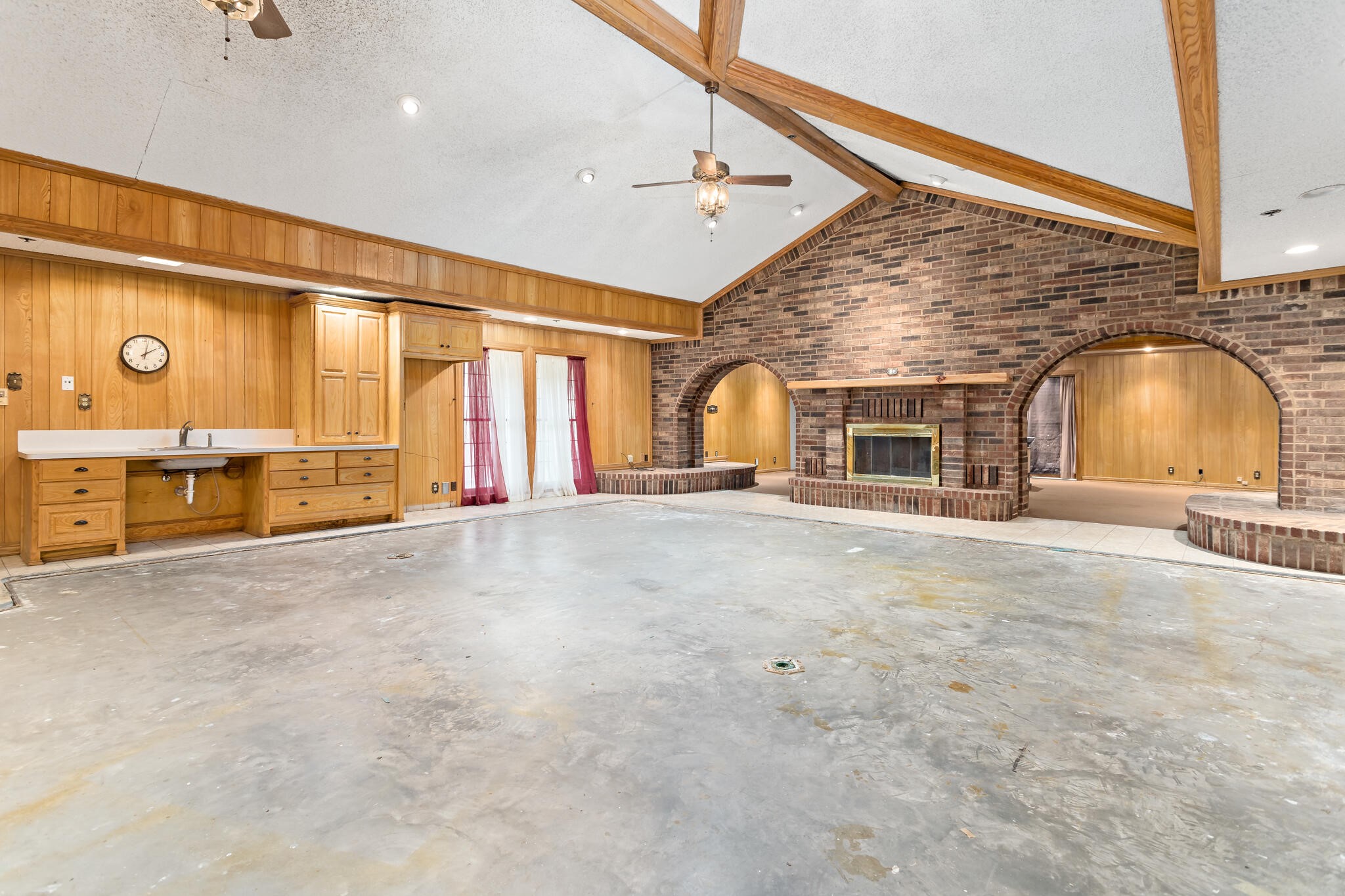 8265 Maple Street Orange, TX 77632 - Photo 5 of 35