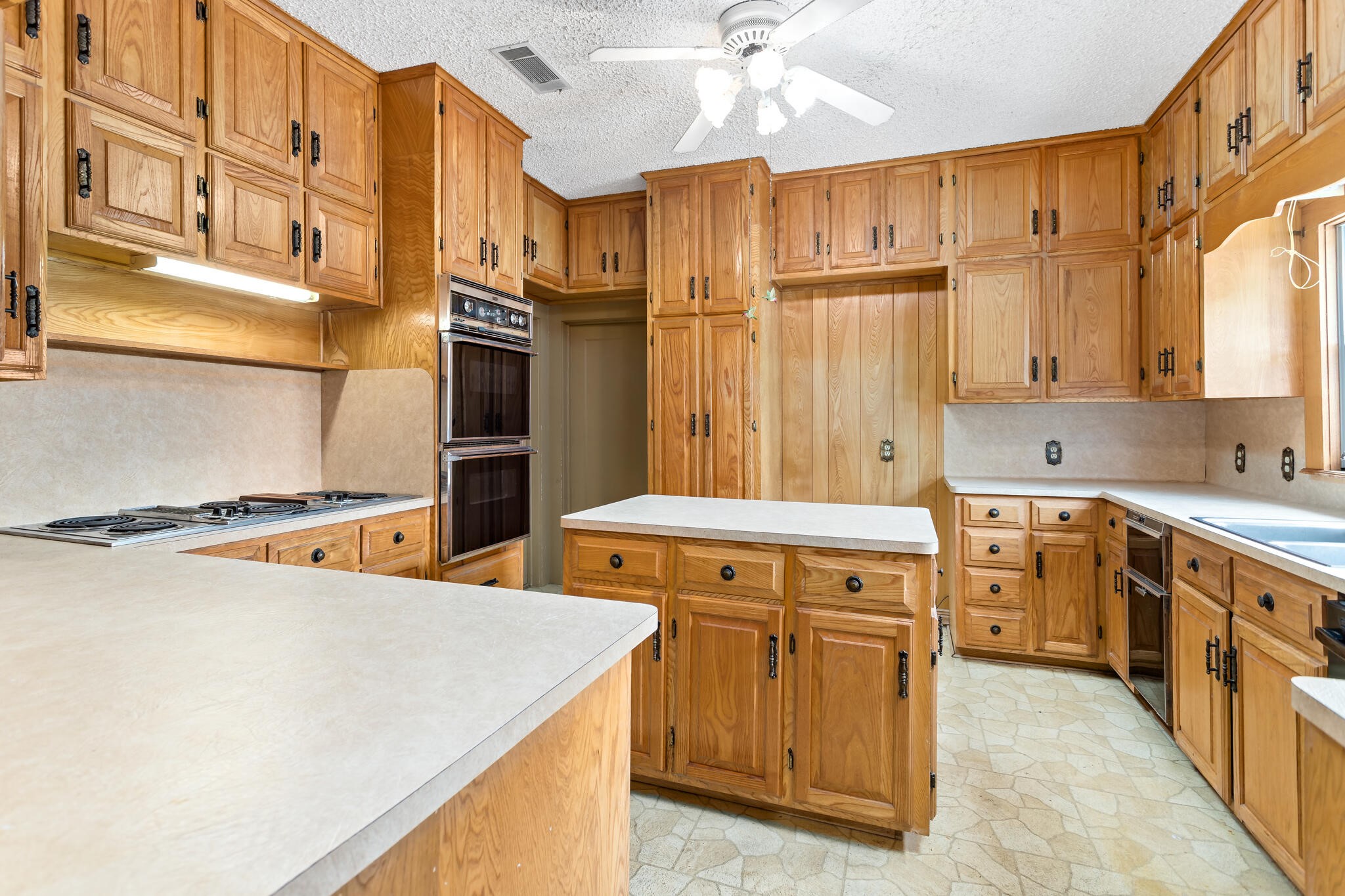 8265 Maple Street Orange, TX 77632 - Photo 8 of 35