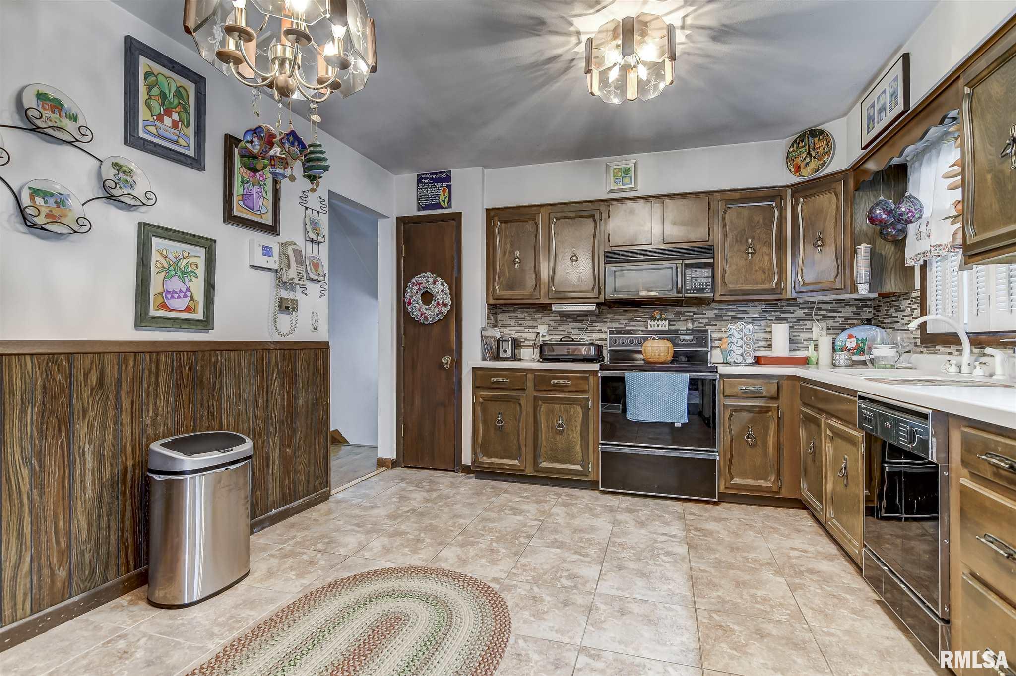 4109 Hazelcrest Road Springfield, IL 62703 - Photo 4 of 27