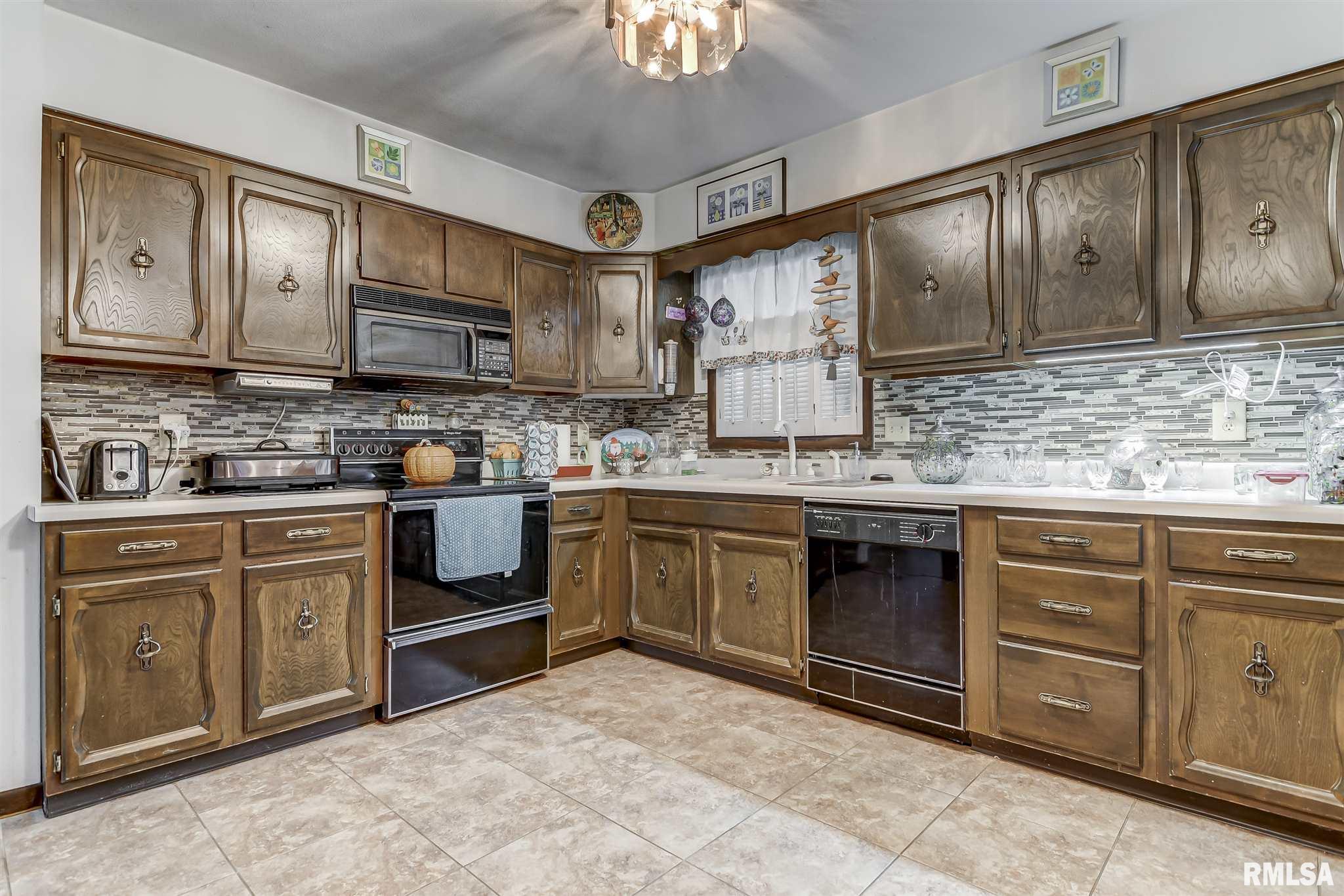 4109 Hazelcrest Road Springfield, IL 62703 - Photo 5 of 27