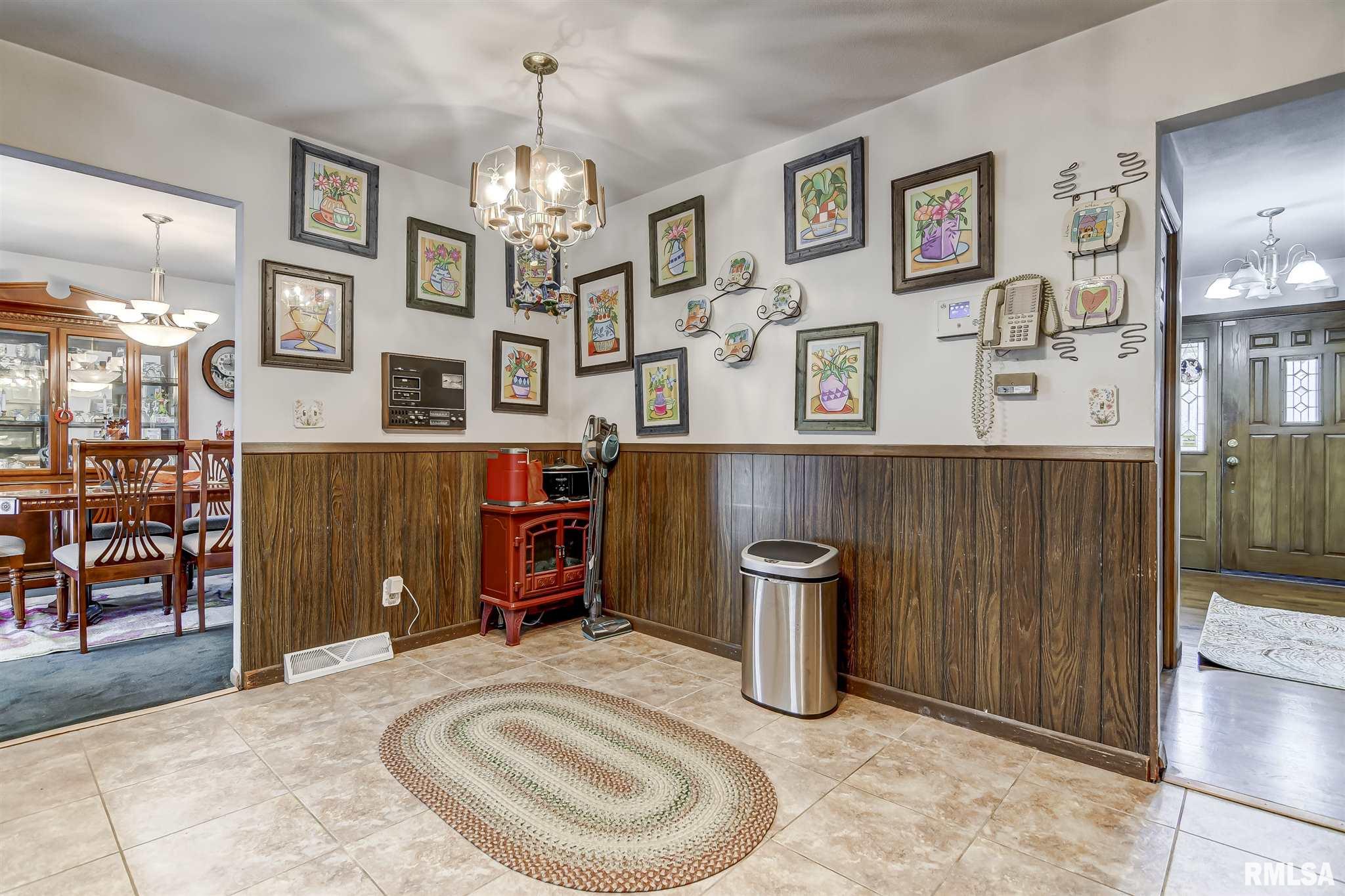 4109 Hazelcrest Road Springfield, IL 62703 - Photo 7 of 27