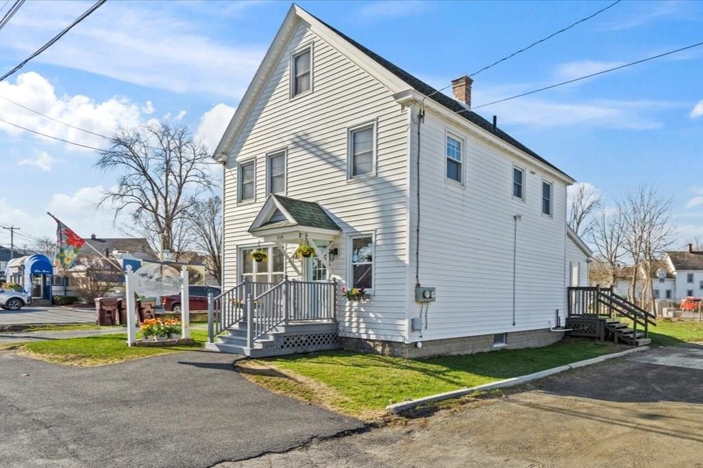 318 North Street Bennington, VT 05201 - Photo 1 of 32