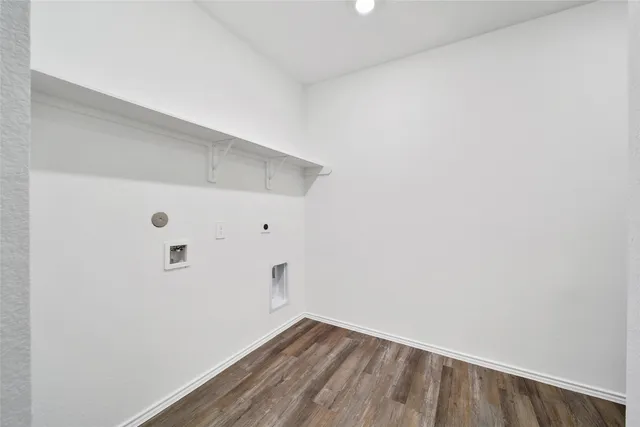 a view of an house with backyard and porch