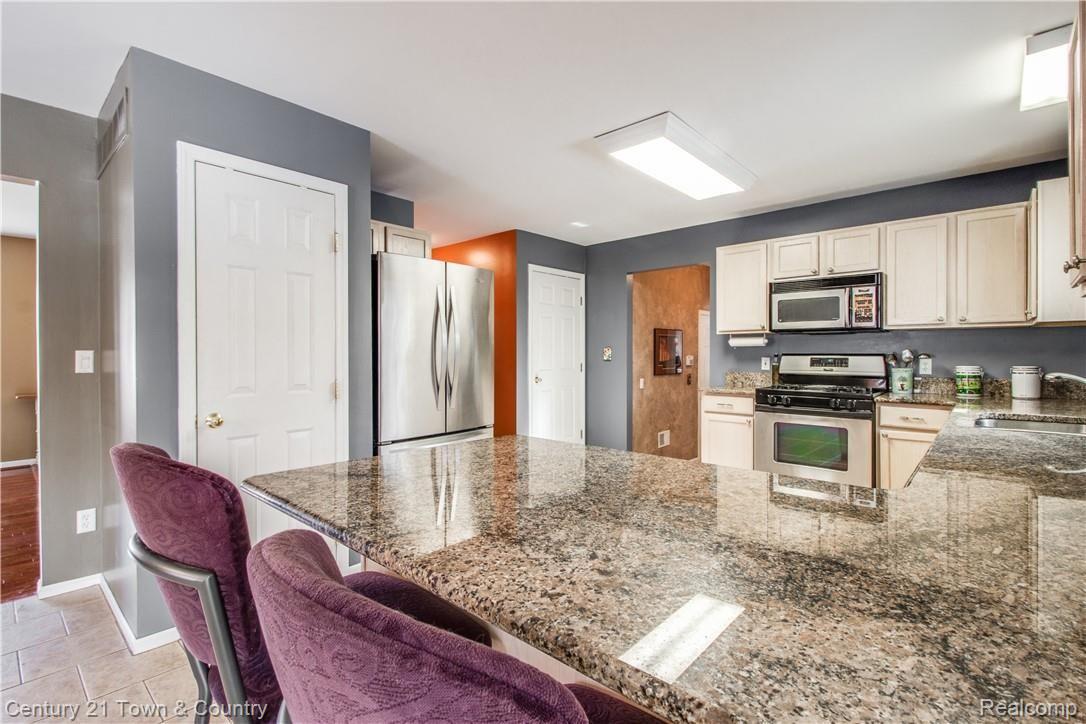 2153 Alsdorf Avenue Rochester, MI 48309 - Photo 9 of 48 INTERIORS (8 of 44).jpg