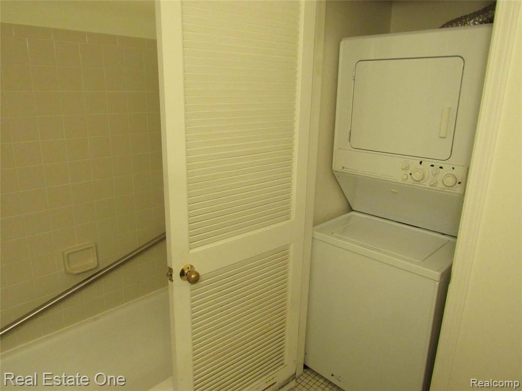 988 Wexford Way, Unit 32 Rochester Hills, MI 48307 - Photo 11 of 24