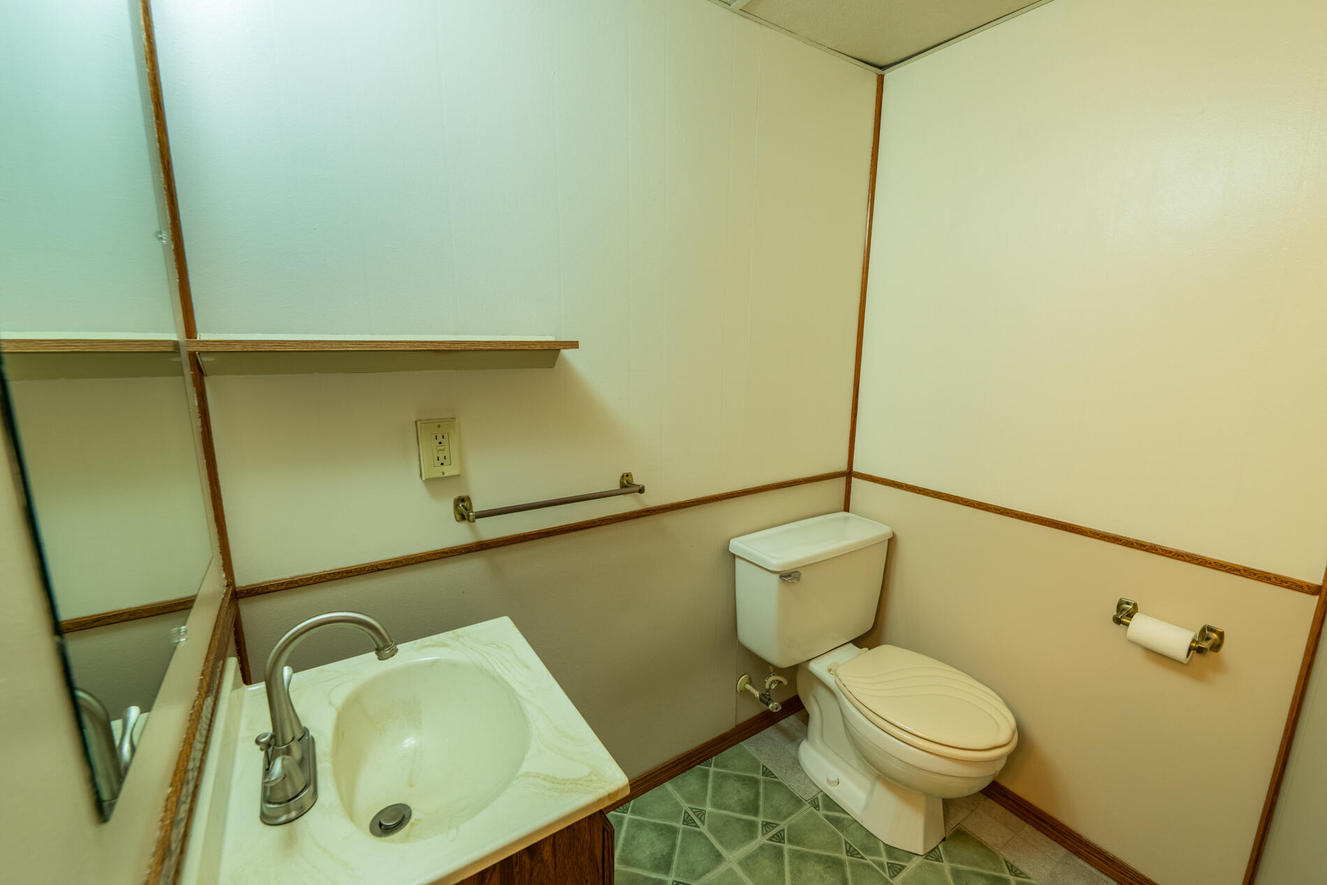 384 Ridge Road Juneau, WI 53039 - Photo 49 of 52 Bath on Lower Level