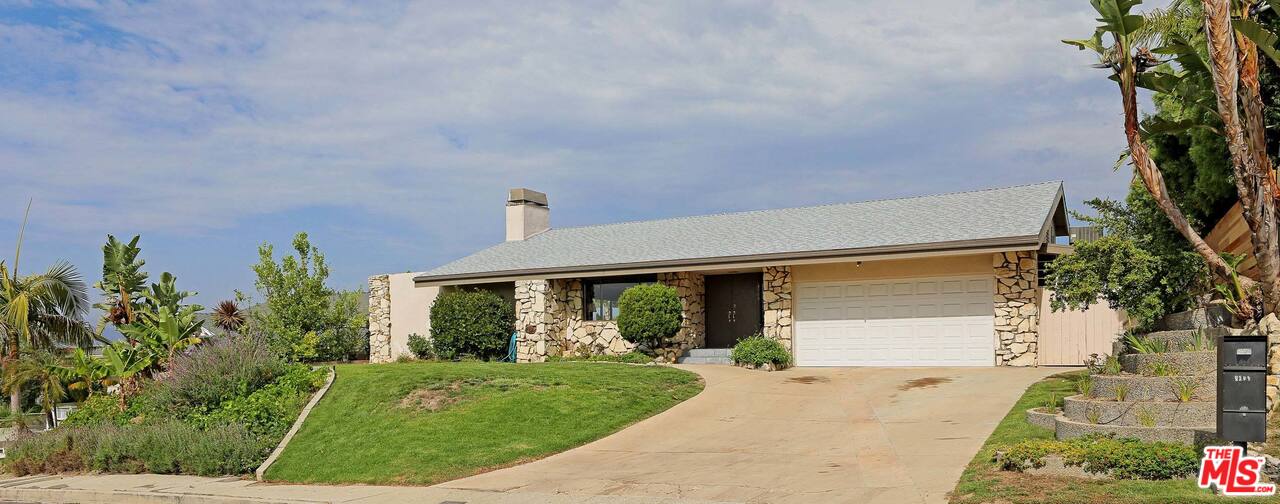 3914 Deervale Drive Sherman Oaks, CA 91403 - Photo 2 of 22