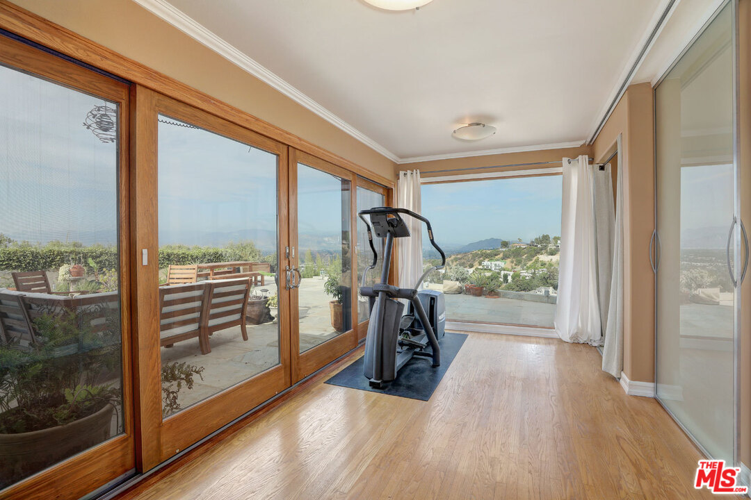 3914 Deervale Drive Sherman Oaks, CA 91403 - Photo 12 of 22