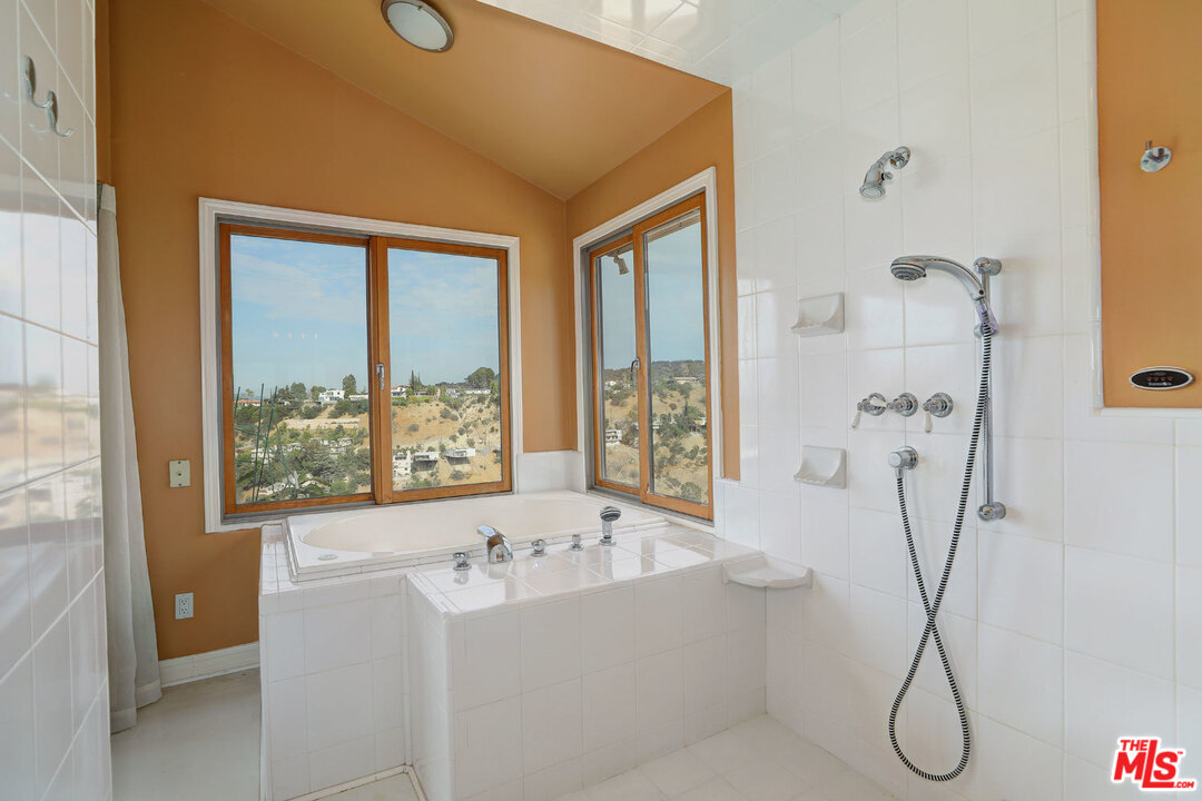 3914 Deervale Drive Sherman Oaks, CA 91403 - Photo 13 of 22