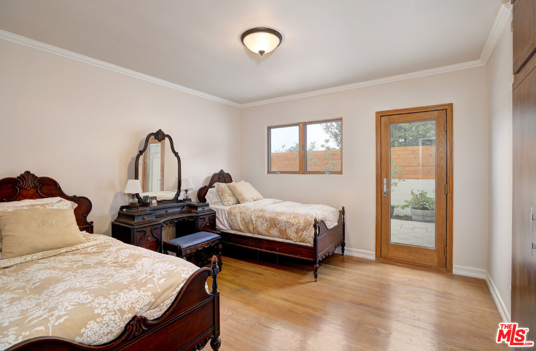 3914 Deervale Drive Sherman Oaks, CA 91403 - Photo 14 of 22