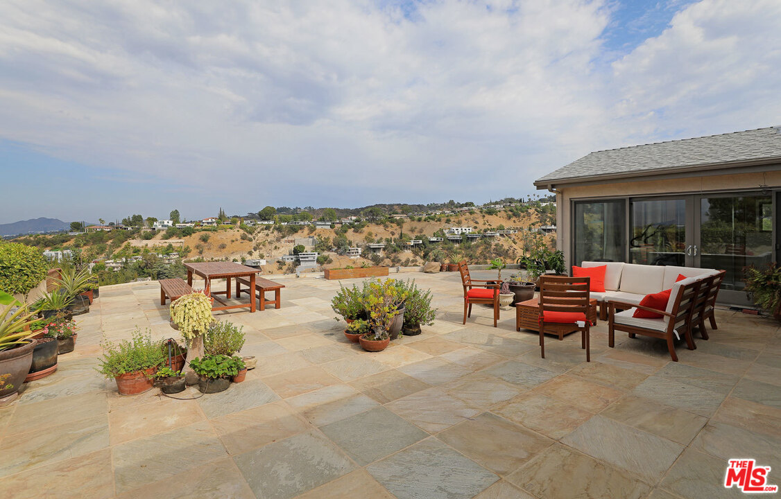 3914 Deervale Drive Sherman Oaks, CA 91403 - Photo 16 of 22