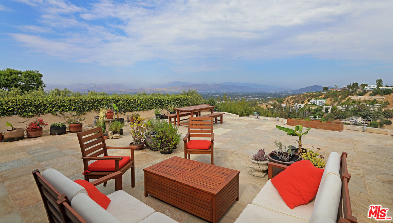 3914 Deervale Drive Sherman Oaks, CA 91403 - Photo 17 of 22