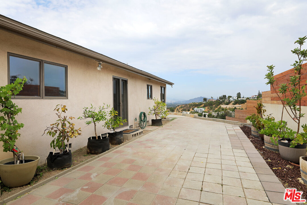 3914 Deervale Drive Sherman Oaks, CA 91403 - Photo 19 of 22