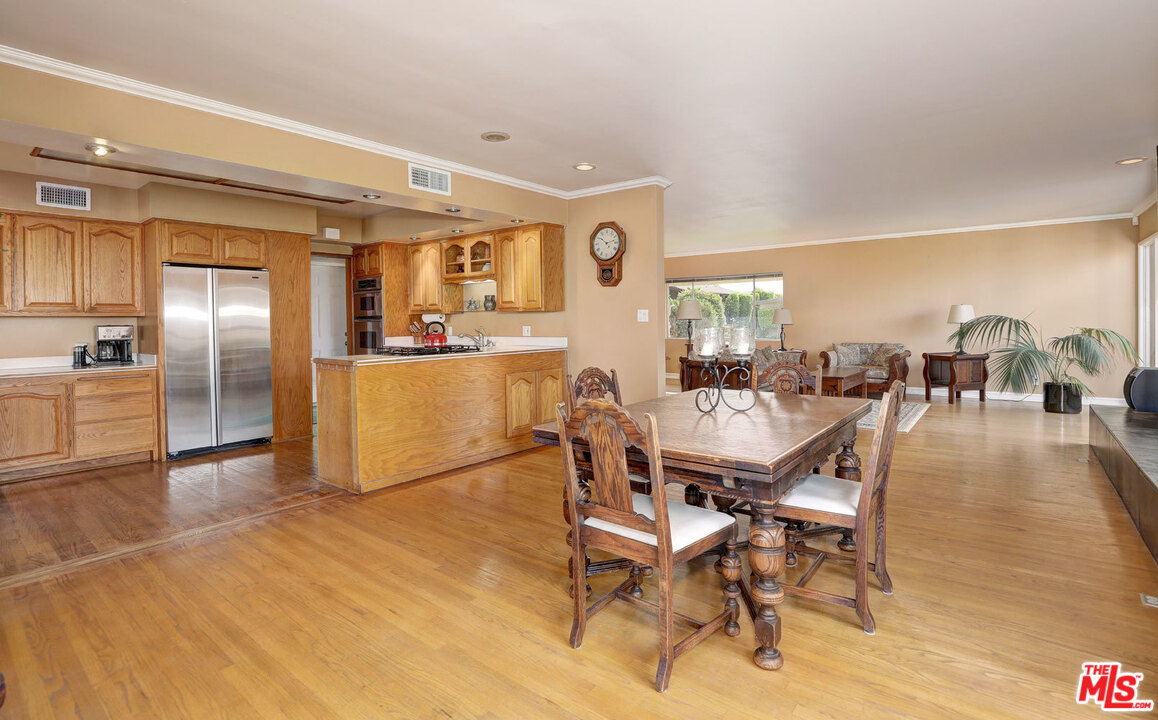 3914 Deervale Drive Sherman Oaks, CA 91403 - Photo 6 of 22