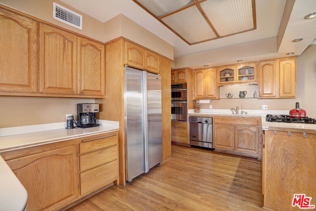 3914 Deervale Drive Sherman Oaks, CA 91403 - Photo 7 of 22