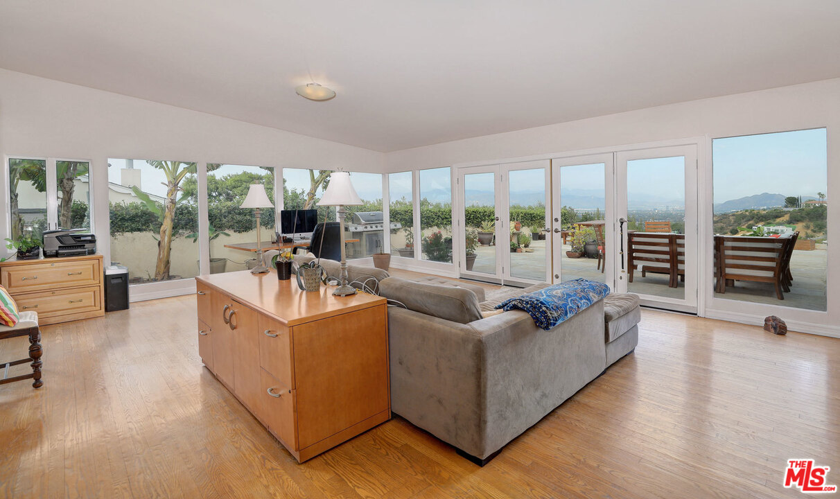 3914 Deervale Drive Sherman Oaks, CA 91403 - Photo 8 of 22