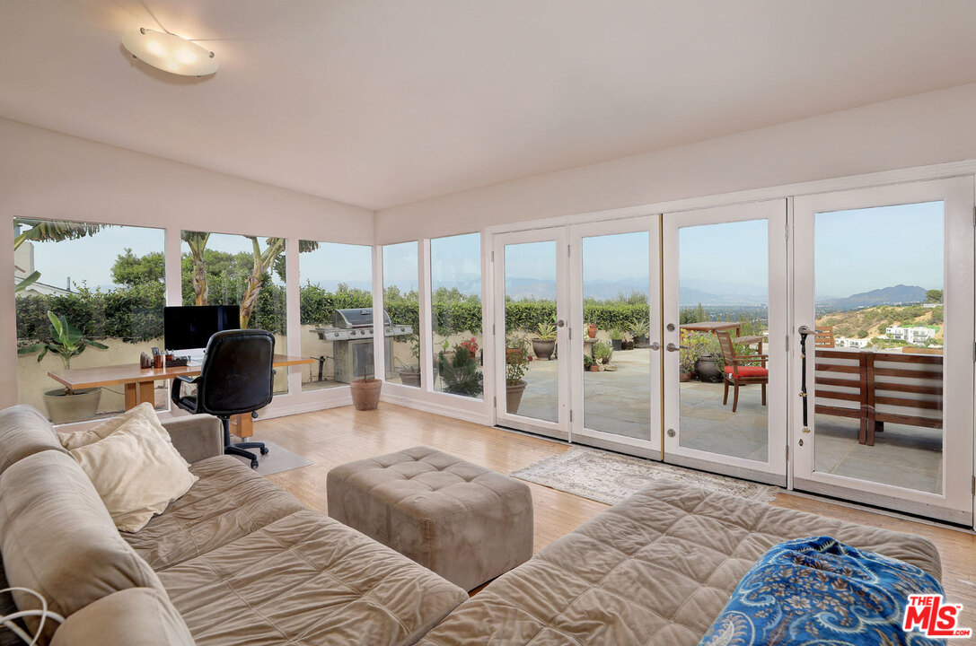 3914 Deervale Drive Sherman Oaks, CA 91403 - Photo 9 of 22