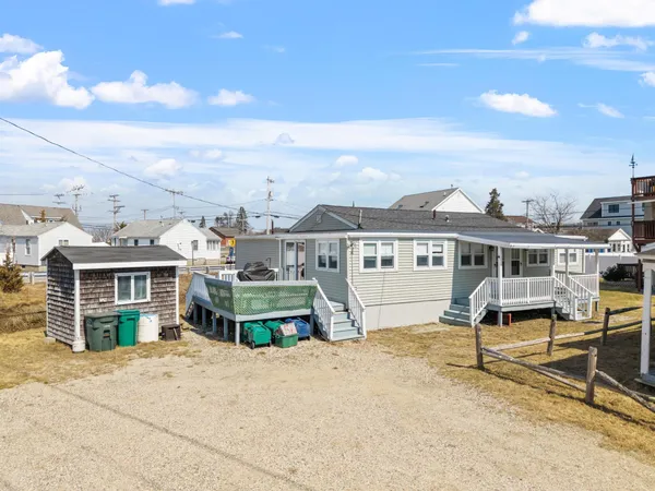 $595,000 | 56 Nudd Avenue, Hampton, NH 03842