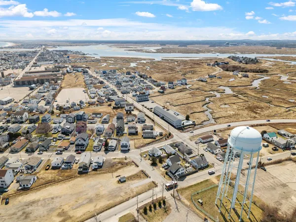 $595,000 | 56 Nudd Avenue, Hampton, NH 03842