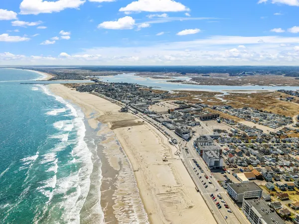 $595,000 | 56 Nudd Avenue, Hampton, NH 03842