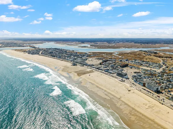 $595,000 | 56 Nudd Avenue, Hampton, NH 03842