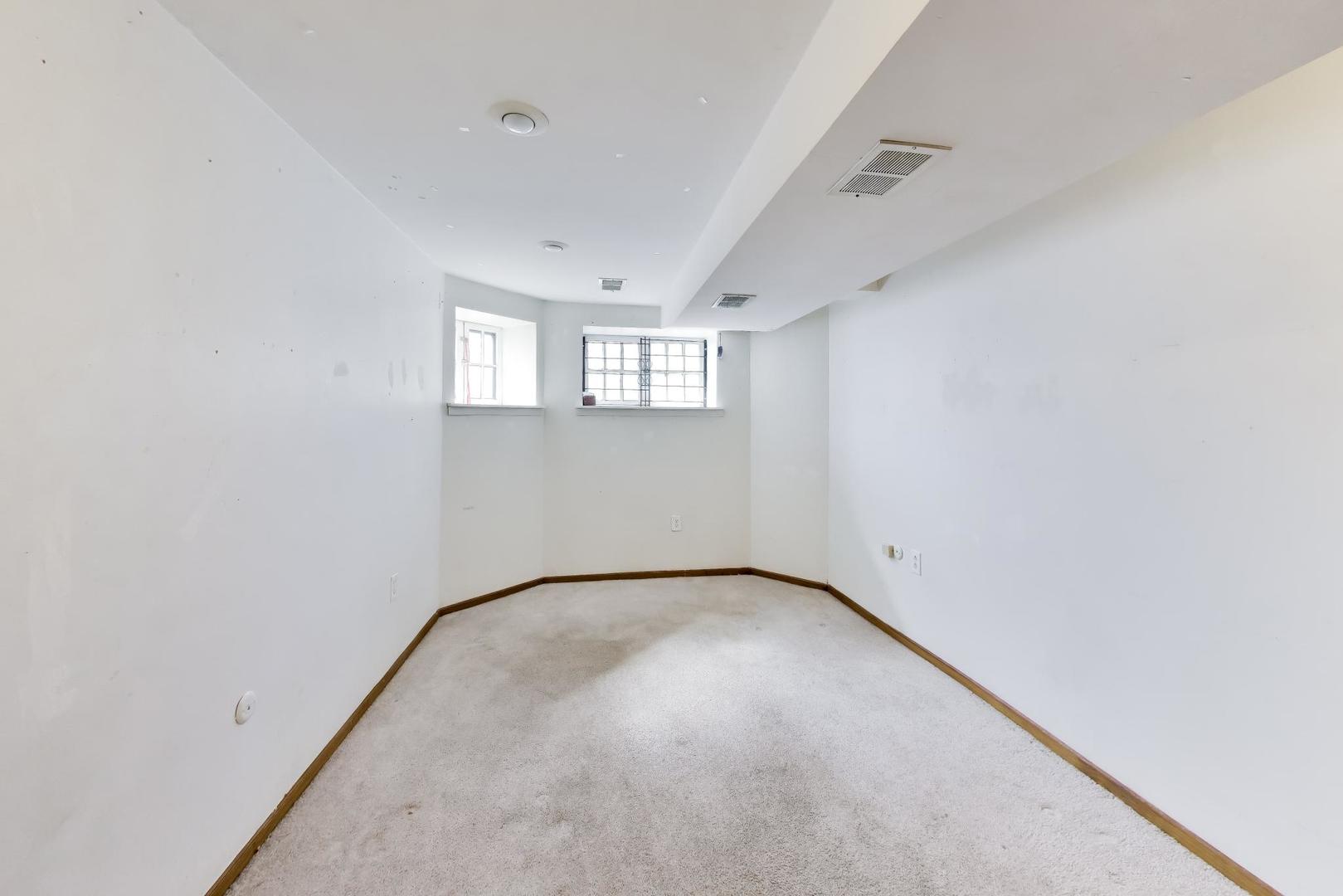 2629 North Troy Street Chicago, IL 60647 - Photo 11 of 16 a view of an empty room