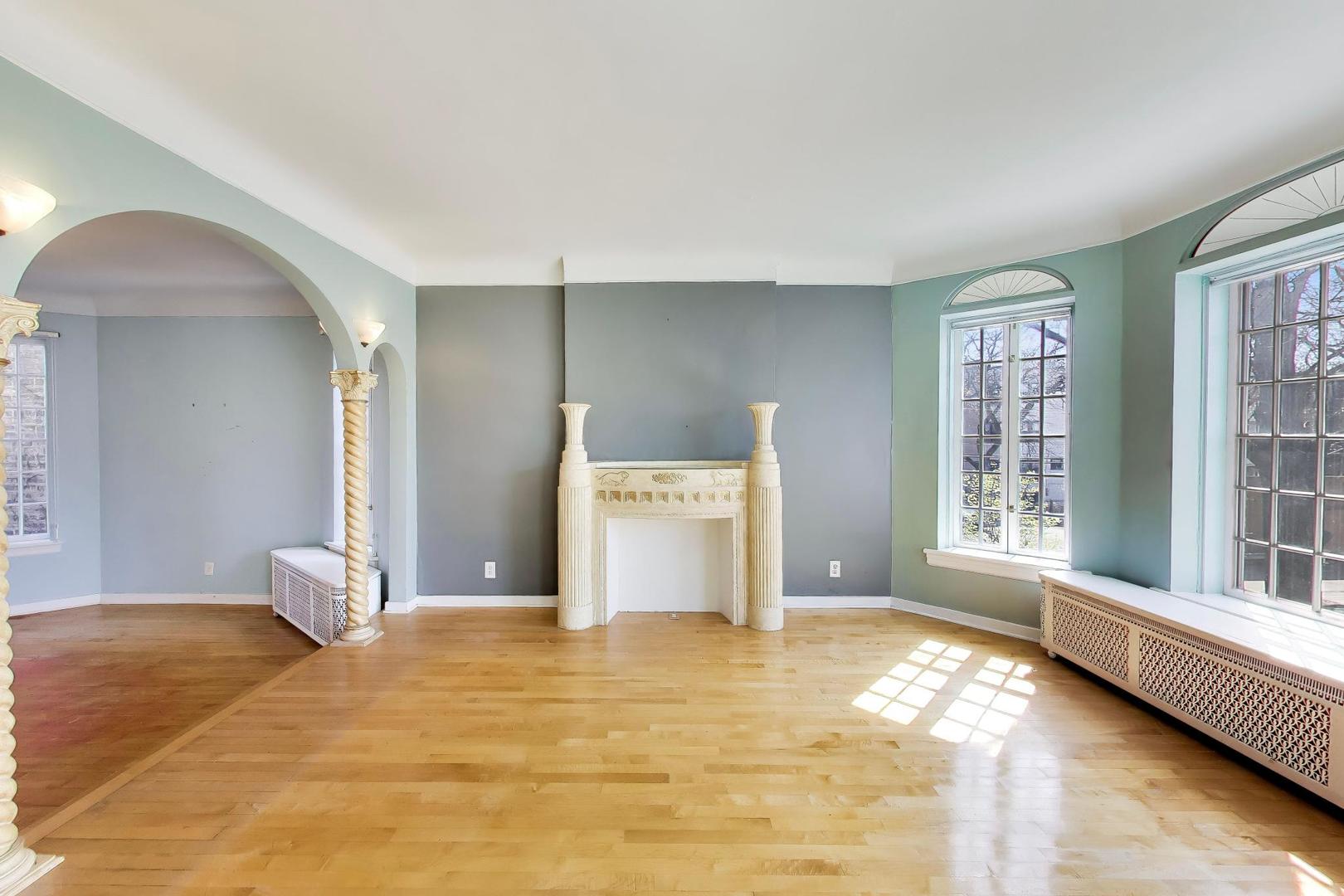 2629 North Troy Street Chicago, IL 60647 - Photo 3 of 16 a view of an empty room