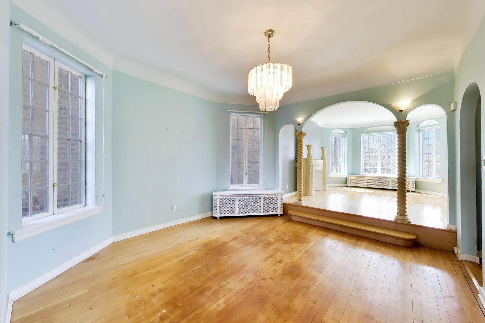 2629 North Troy Street Chicago, IL 60647 - Photo 5 of 16 a view of an empty room with a window