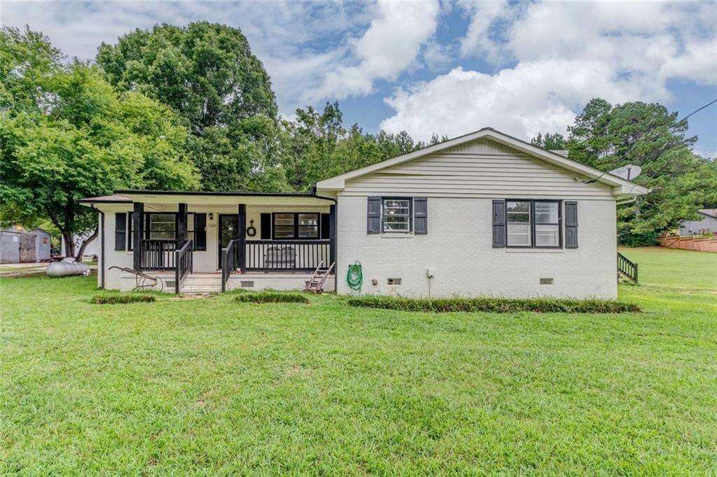 4244 Prior Station Road Cedartown, GA 30125 - Photo 12 of 51 a front view of house with yard and green space