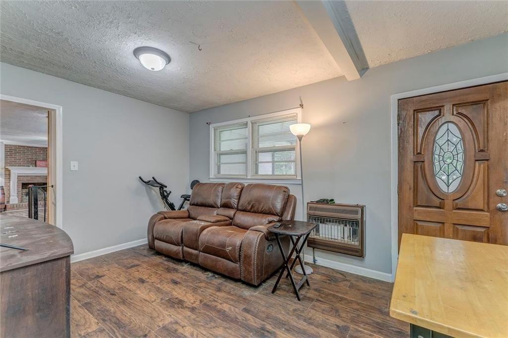 4244 Prior Station Road Cedartown, GA 30125 - Photo 32 of 51 a living room with furniture and a large window