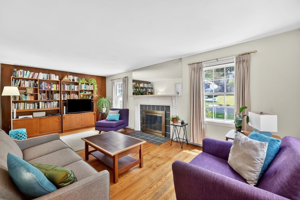 121 Benz Street Springfield, MA 01118 - Photo 11 of 40