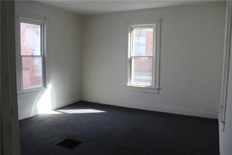 577 Linden Way Donora, PA 15033 - Photo 3 of 8 Large front living room